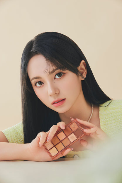 Seasonal Blending Eyeshadow Palette 05 Nutty Milk (6.4g)